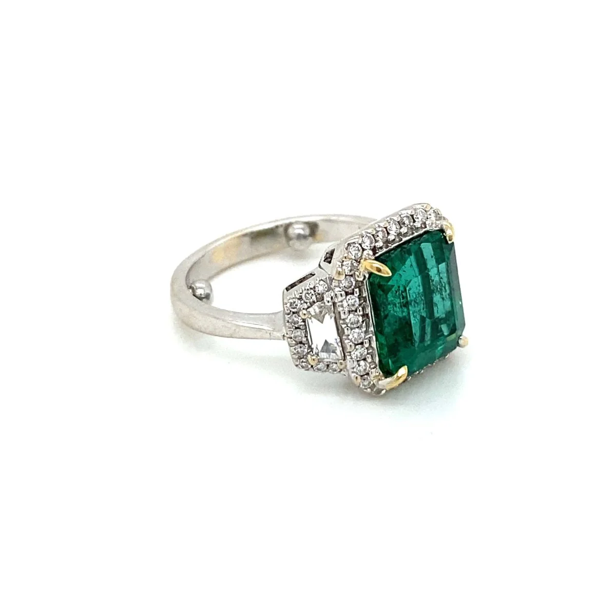 Bague en or avec émeraude non traitée de 3,33 carats certifiée par le Domaine - Image 10