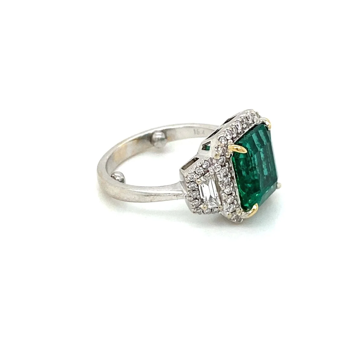 Bague en or avec émeraude non traitée de 3,33 carats certifiée par le Domaine - Image 16