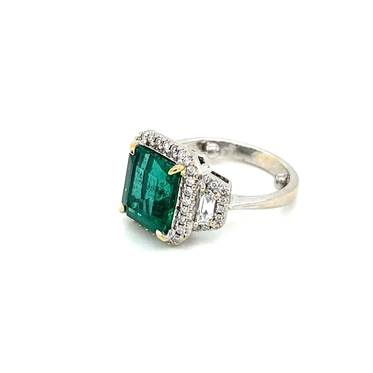 Bague en or avec émeraude non traitée de 3,33 carats certifiée par le Domaine - Image 17