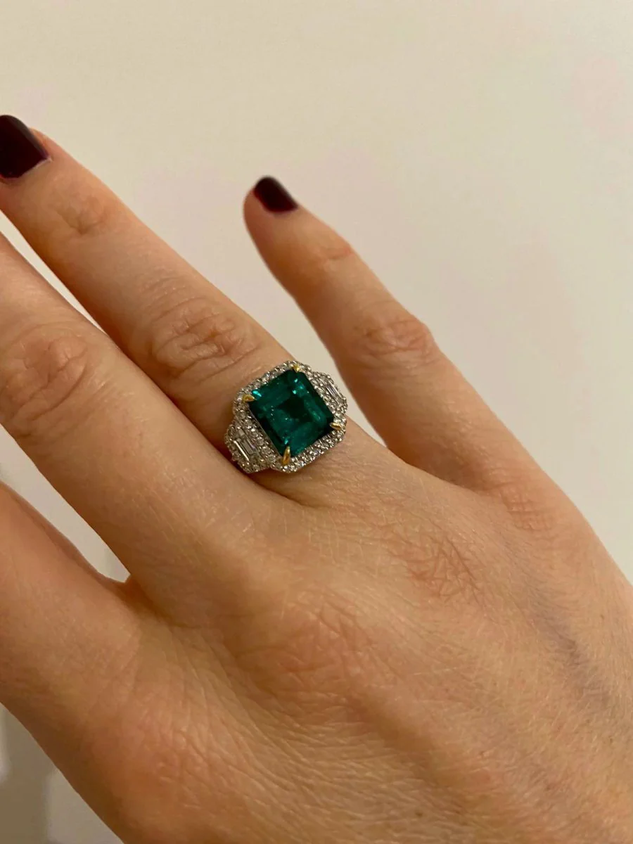 Bague en or avec émeraude non traitée de 3,33 carats certifiée par le Domaine - Image 21