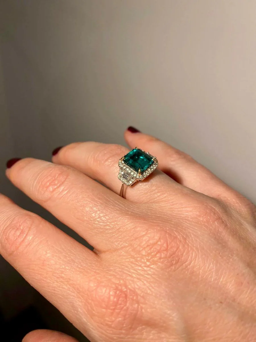 Bague en or avec émeraude non traitée de 3,33 carats certifiée par le Domaine - Image 23