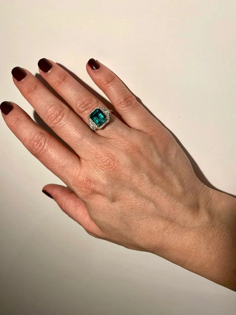 Bague en or avec émeraude non traitée de 3,33 carats certifiée par le Domaine - Image 24