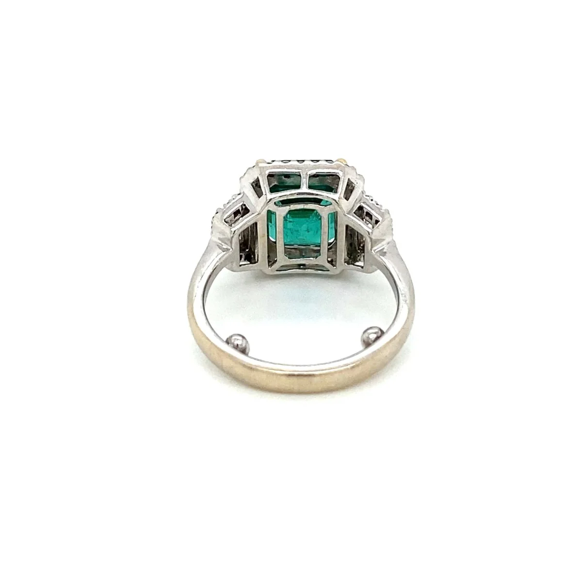 Bague en or avec émeraude non traitée de 3,33 carats certifiée par le Domaine - Image 5