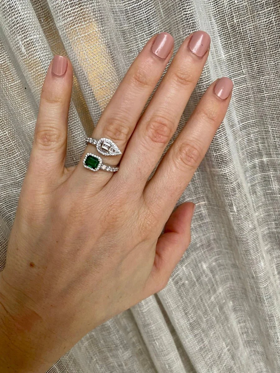 Summer Certified Colombian Emerald Diamond Bypass Gold Ring (bague en or à contournement d'émeraude colombienne certifiée) - Image 13