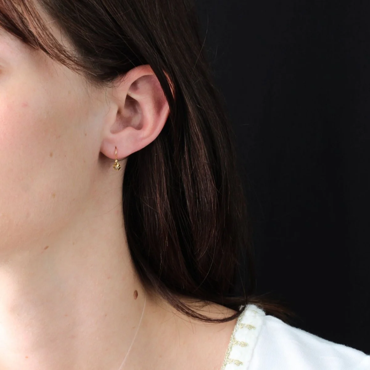 Boucles d'oreilles Dormeuses en or jaune et perles - Image 2
