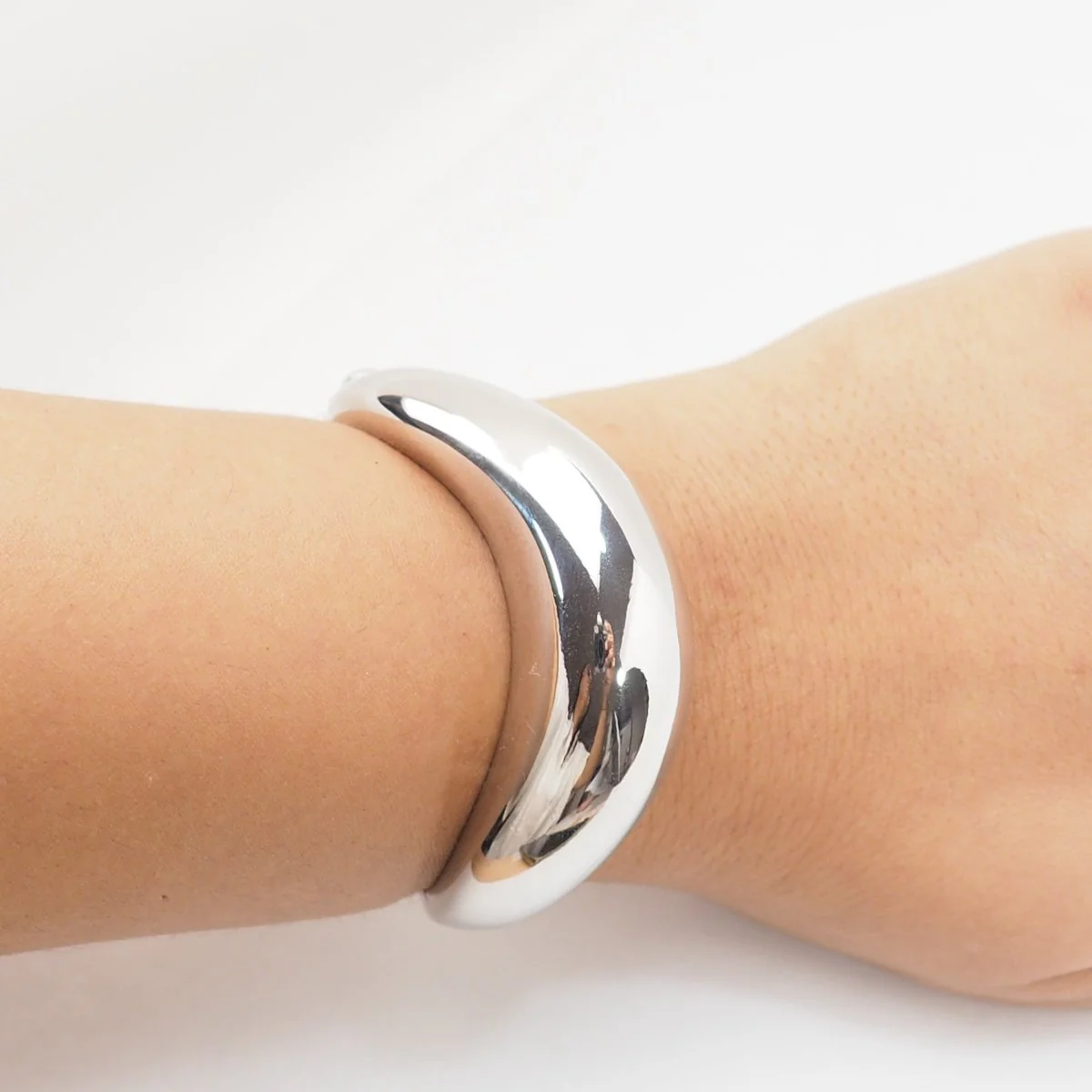 Bracelet Jonc FRED "Mouvementé" en or blanc - Image 2