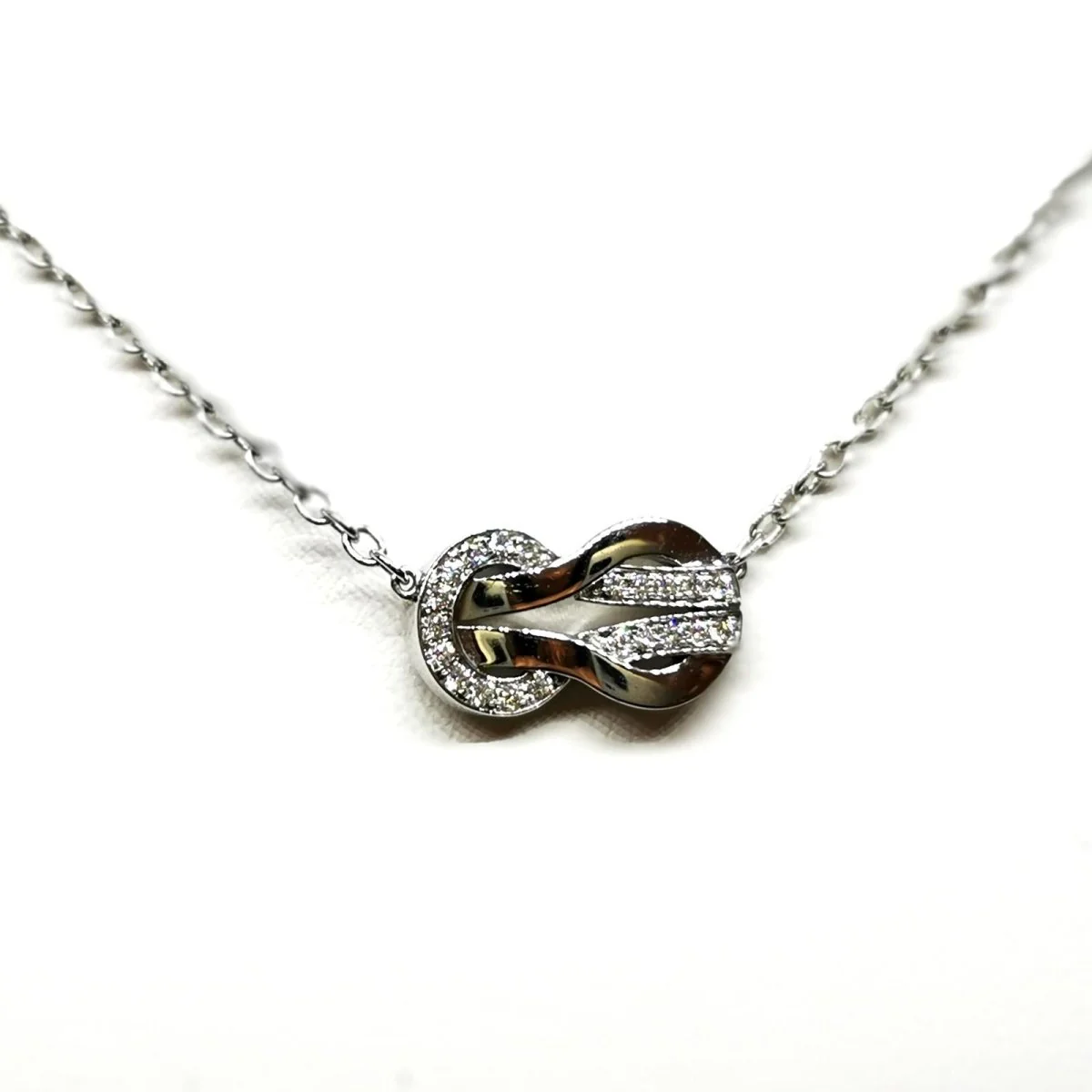 Collier Pendentif FRED Chance infinie, en or blanc et diamants
