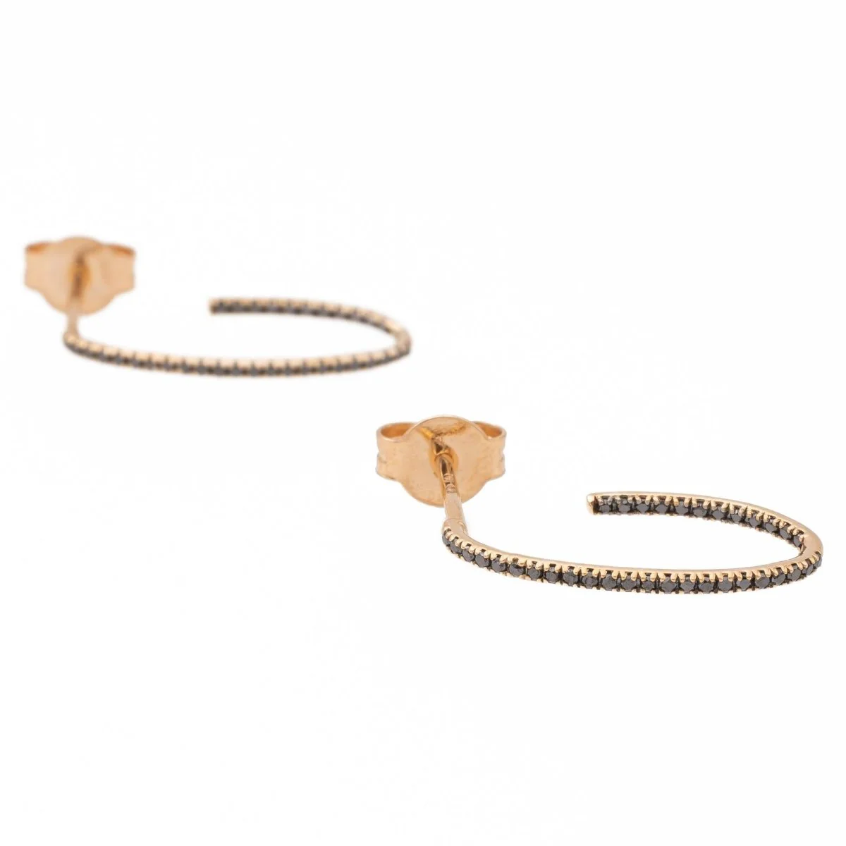 Boucles d'oreilles Demi-Créoles GINETTE NY "Ellipse Black Diamond Hoops" en or rose et diamants - Image 5