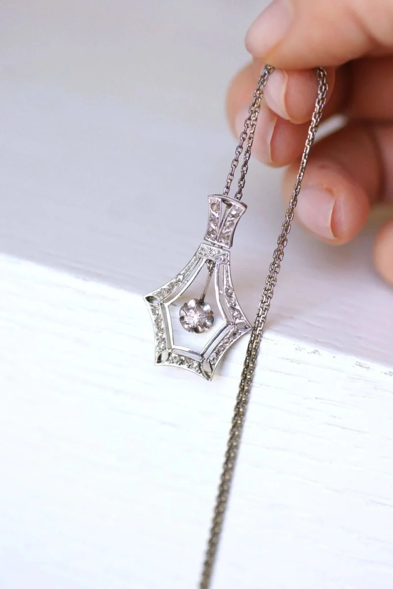 Grand pendentif Art Déco or blanc et diamants
