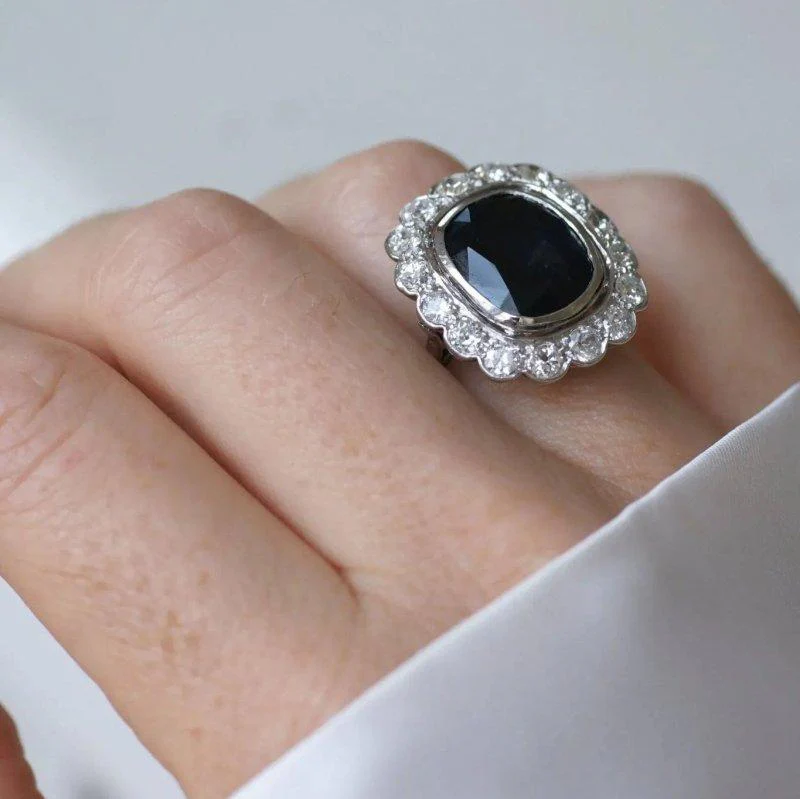 Bague Marguerite en or blanc, platine, saphir et diamants - Image 2