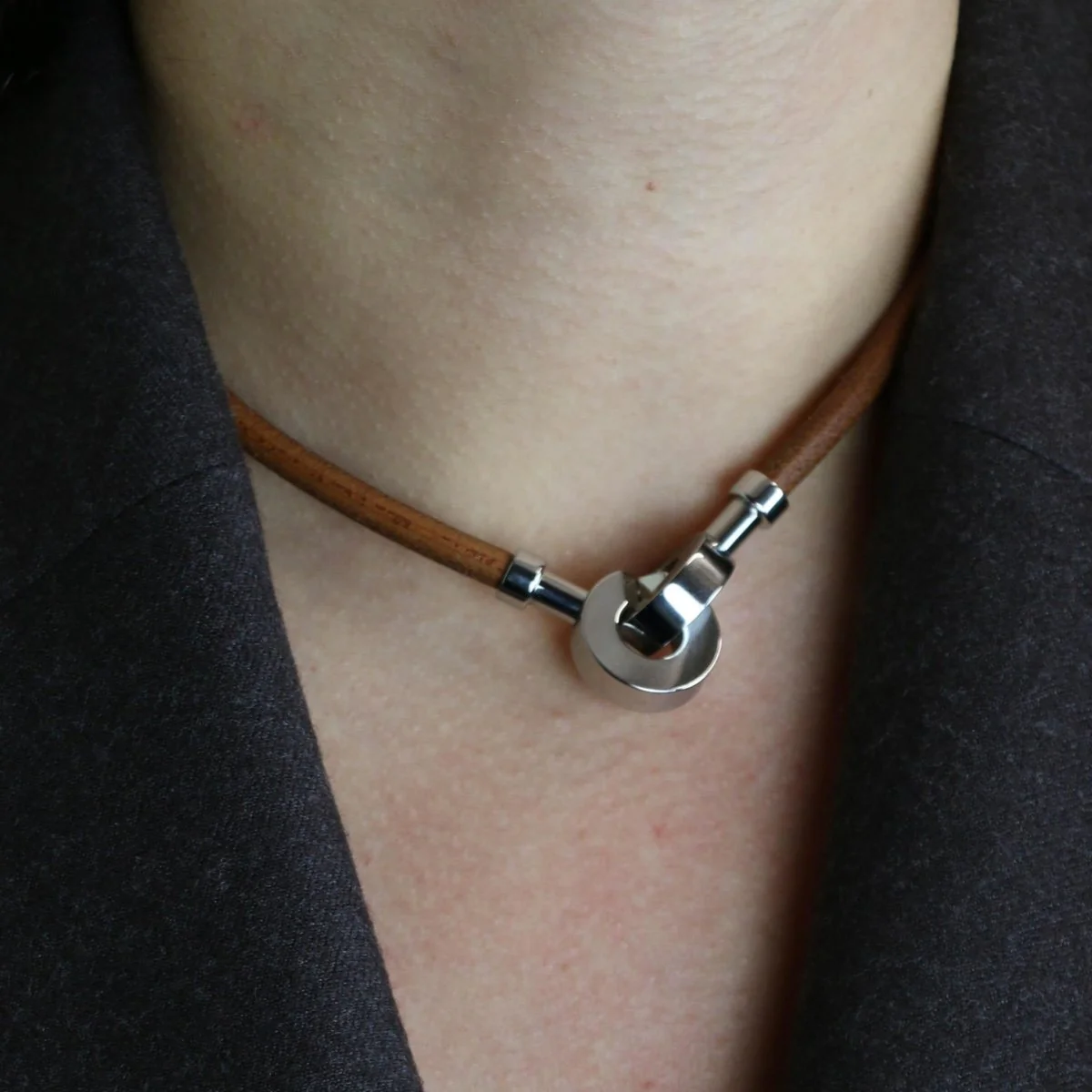 Collier Ras de Cou HERMÈS "Lancelot" en cuir - Image 2