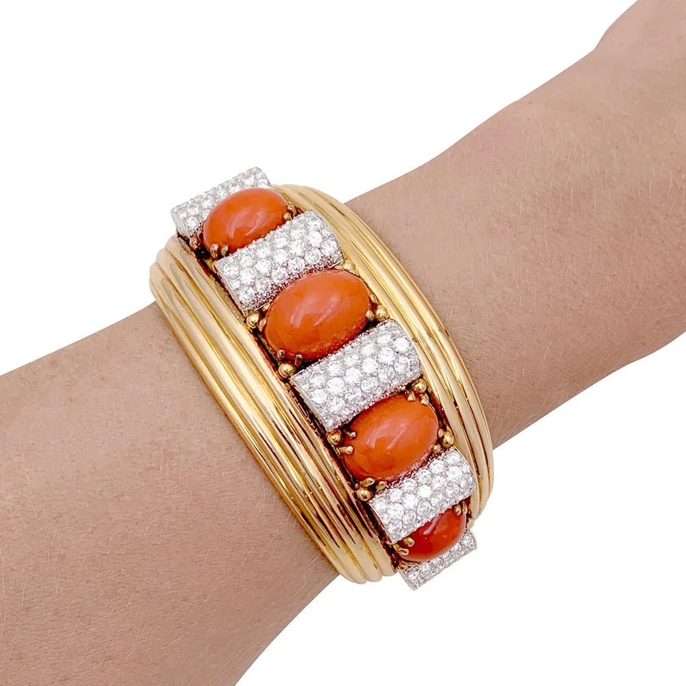 Bracelet jonc RENÉ BOIVIN en platine, or jaune, corail et diamants - Image 7