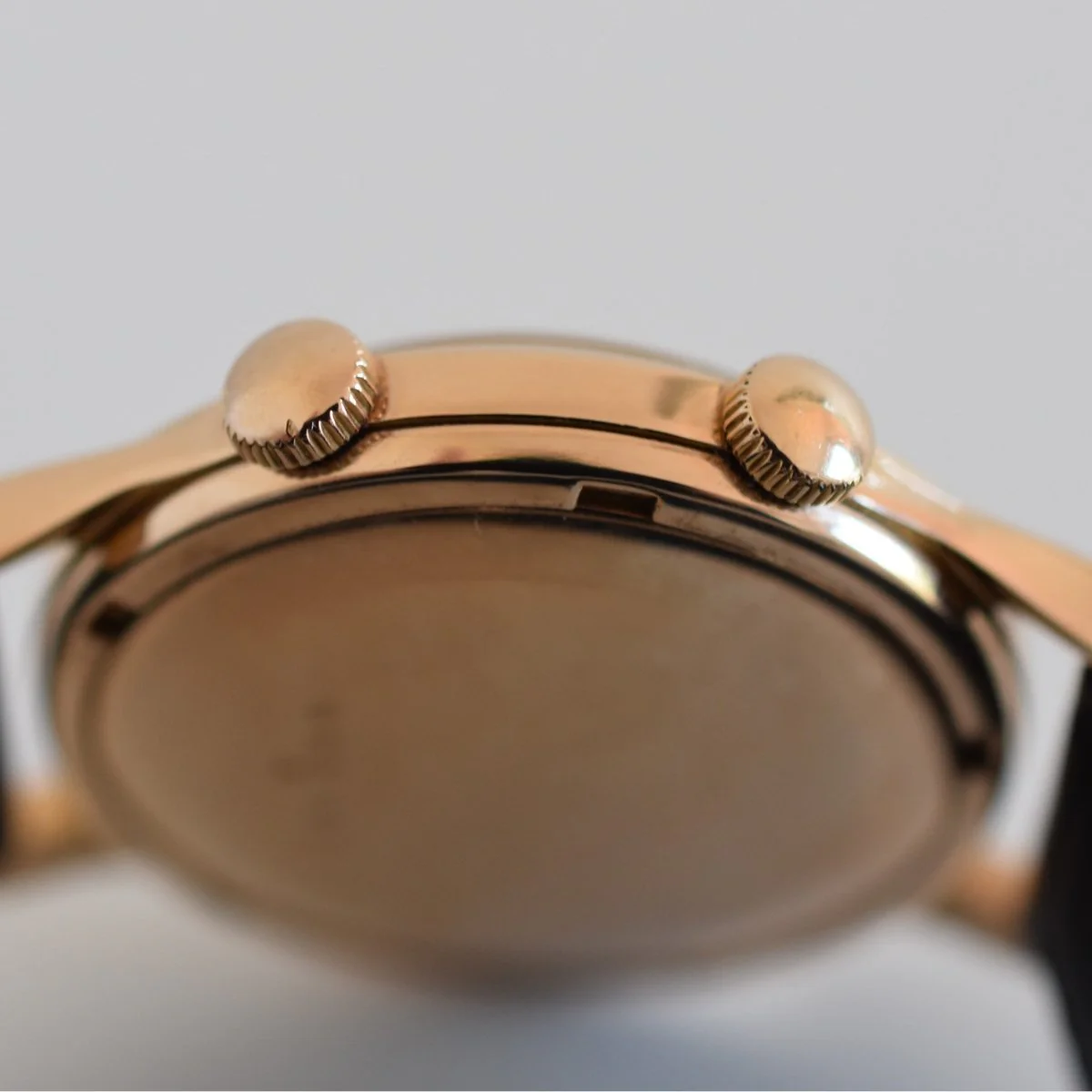 Montre JAEGER-LECOULTRE "Memovox" en or rose et cuir - Image 15