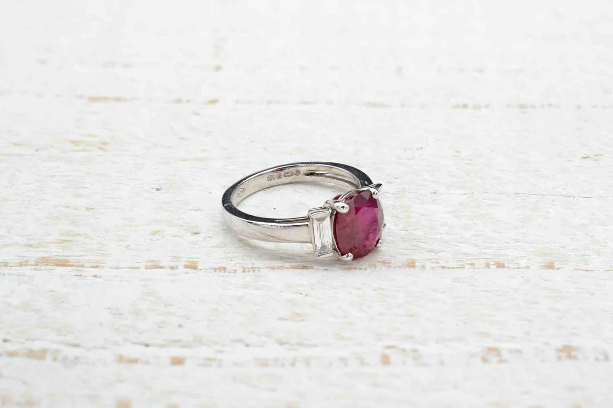 Bague rubis et diamants en or blanc - Image 4