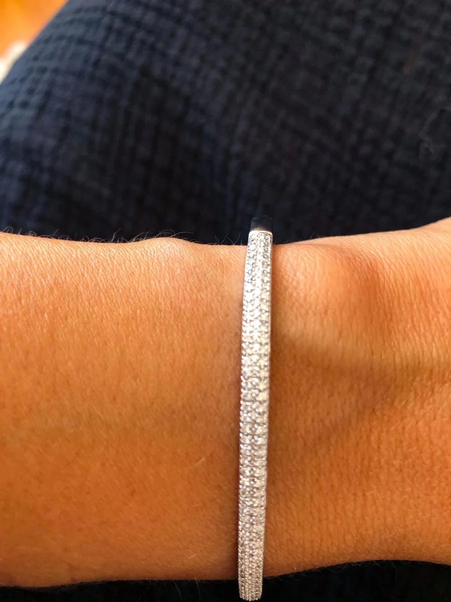 Bracelet or gris rigide ouvrant en diamant - Image 3