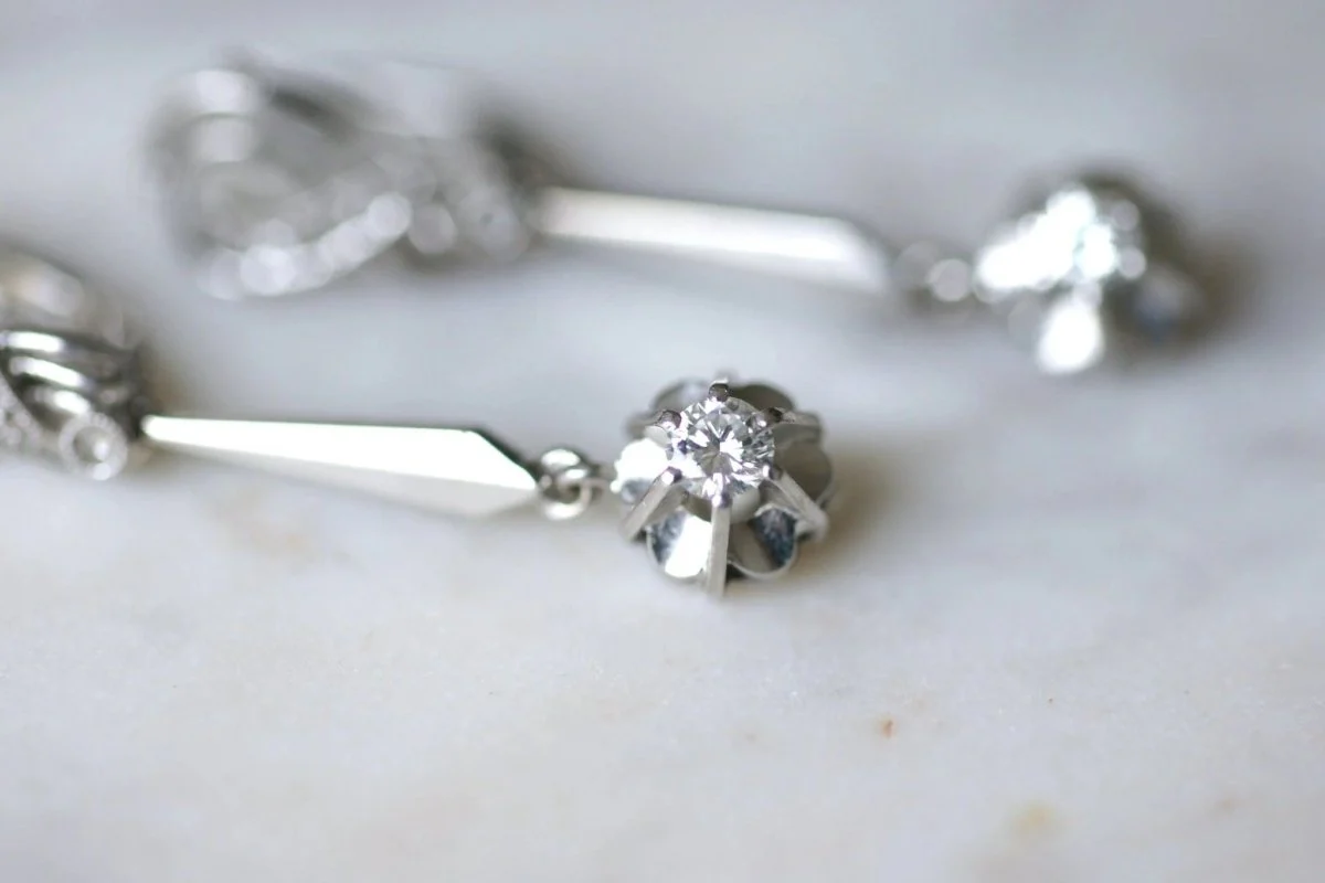 Longues boucles d'oreilles vintage pendantes, or blanc et diamants, années 60 - Image 7