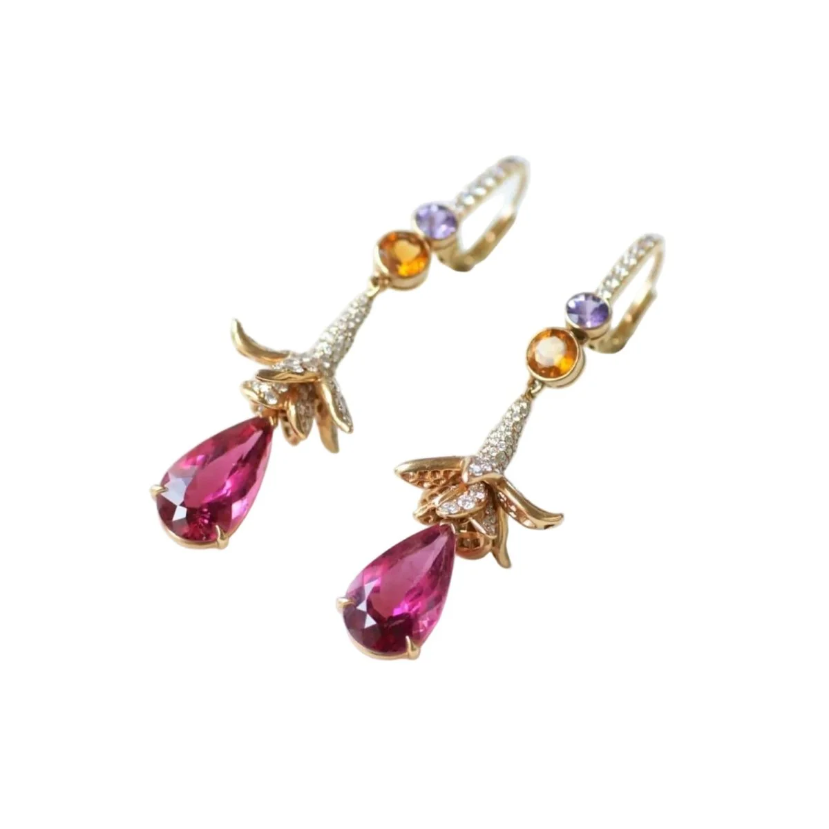 Boucles d'oreilles Pendantes LORENZ BAÜMER en or jaune, saphirs, héliodores, rubellites et diamants - Image 3