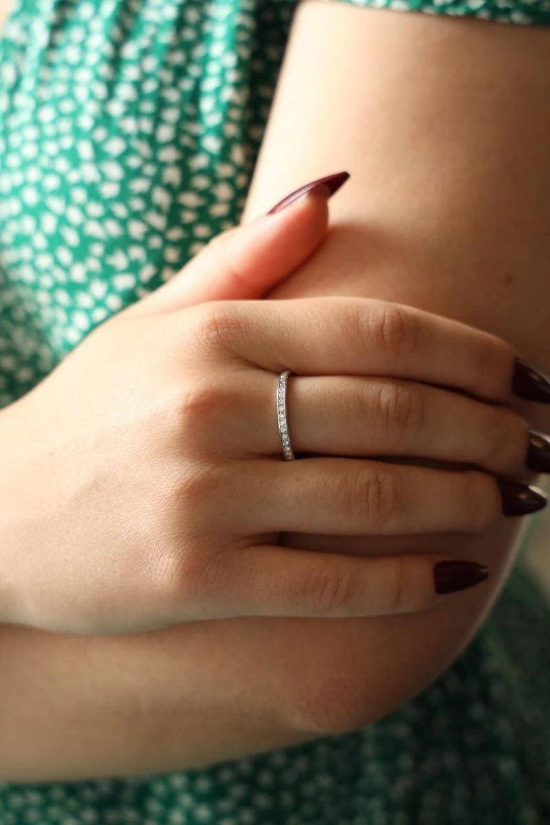Bague Alliance MAUBOUSSIN "Parce que je l'aime" en or blanc et diamants - Image 7