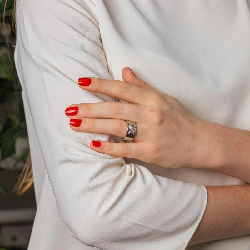 Bague Bandeau MAUBOUSSIN "Étoile Divine" en or blanc et diamants - Image 2