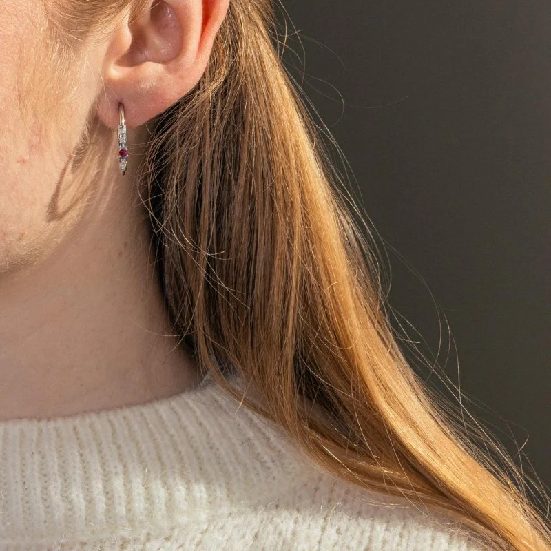 Boucles d'oreilles Créoles MAUBOUSSIN "Capsule d'émotions" en or blanc, rubis et diamants - Image 2