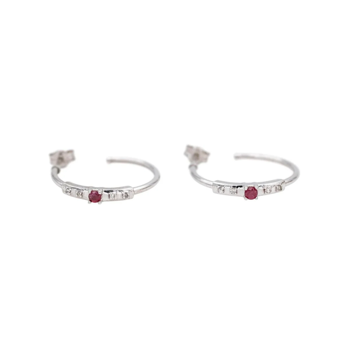 Boucles d'oreilles Créoles MAUBOUSSIN "Capsule d'émotions" en or blanc, rubis et diamants - Image 3