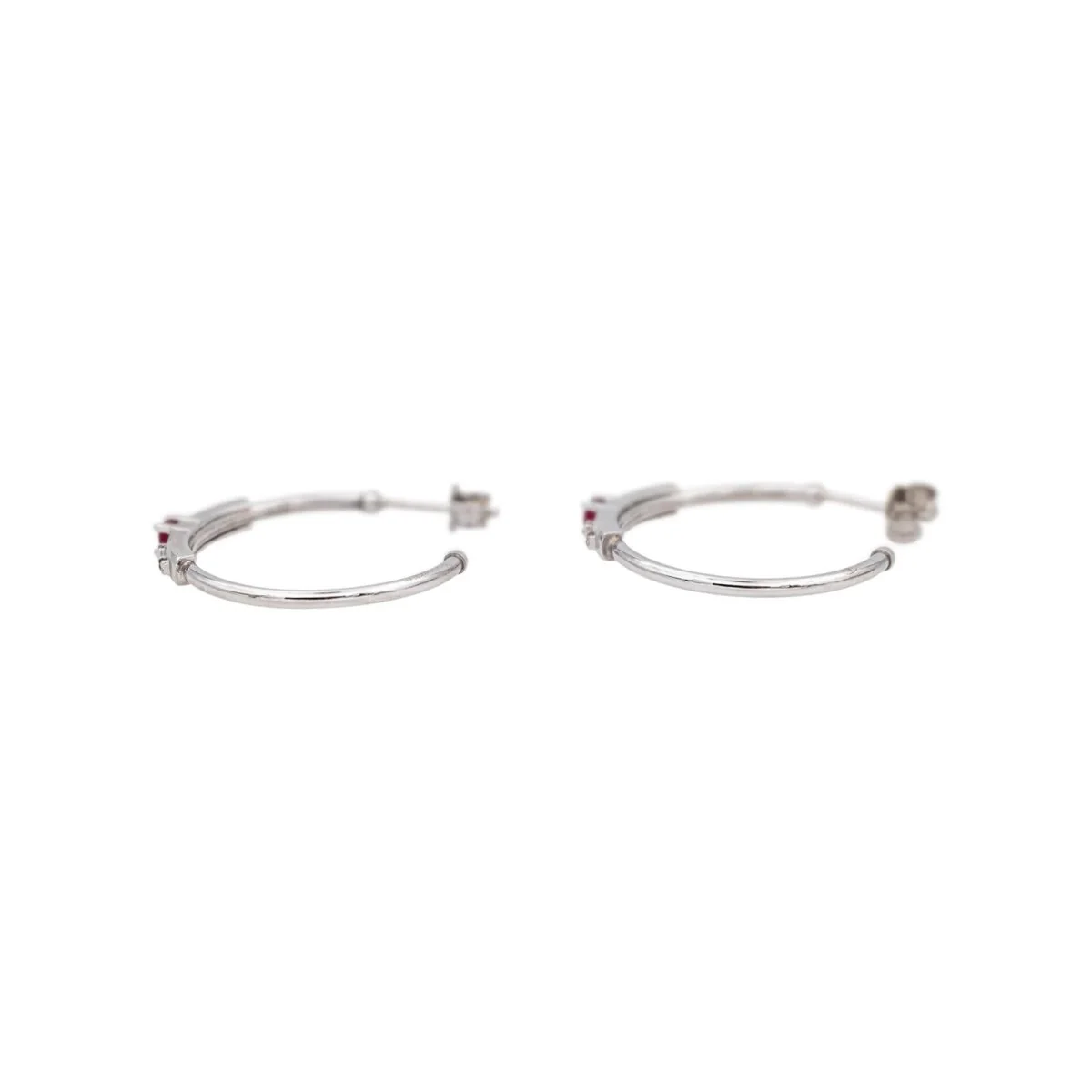 Boucles d'oreilles Créoles MAUBOUSSIN "Capsule d'émotions" en or blanc, rubis et diamants - Image 5