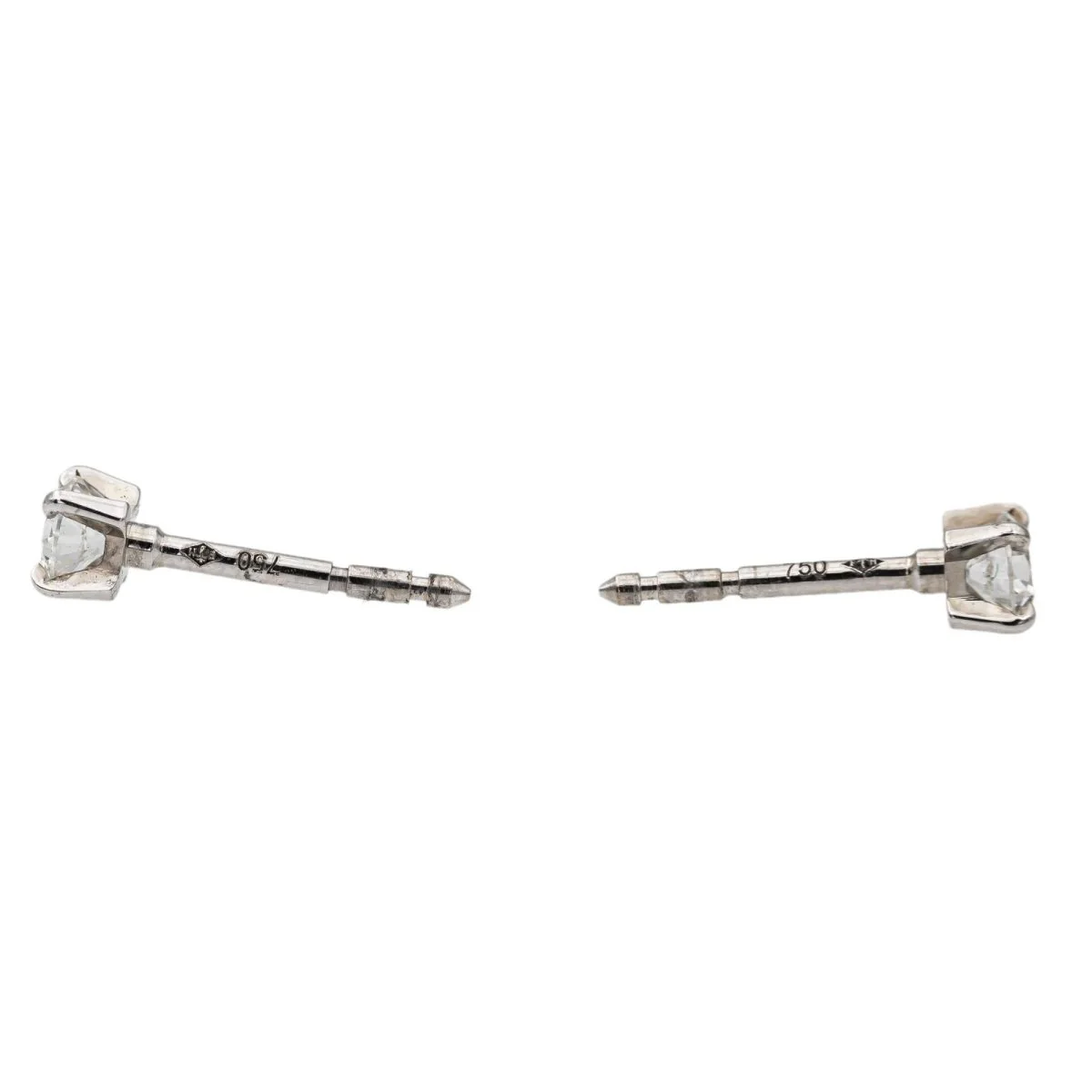 Boucles d'oreilles Puces MAUBOUSSIN en or blanc et diamants - Image 3