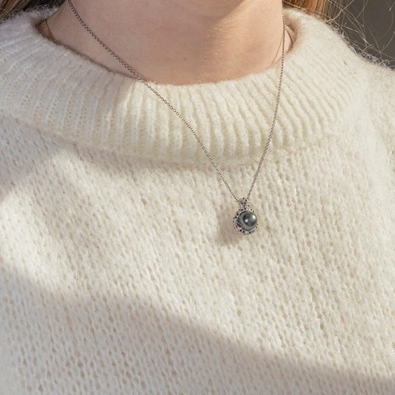 Collier Pendentif MAUBOUSSIN "Caviar Mon Amour" en or blanc, perle et diamants - Image 2