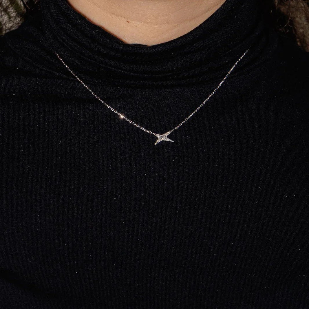 Collier Pendentif MAUBOUSSIN "French Valentine" en or blanc et diamants - Image 2