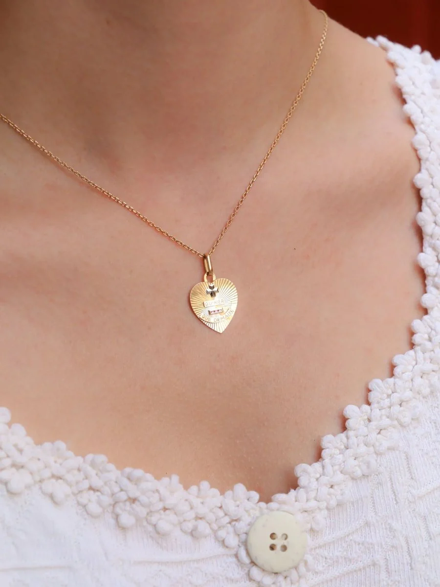 Médaille amour Augis coeur Plus qu'hier moins que demain or jaune rubis - Image 2