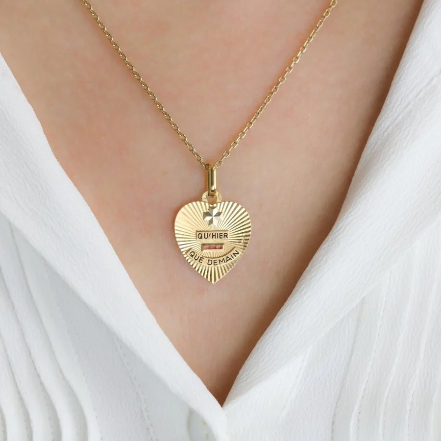 Médaille amour AUGIS coeur Plus qu'hier moins que demain or jaune rubis - Image 2