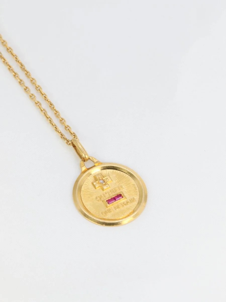 Médaille Amour Augis Plus qu’hier moins que demain en or, diamant et rubis - ca 1970