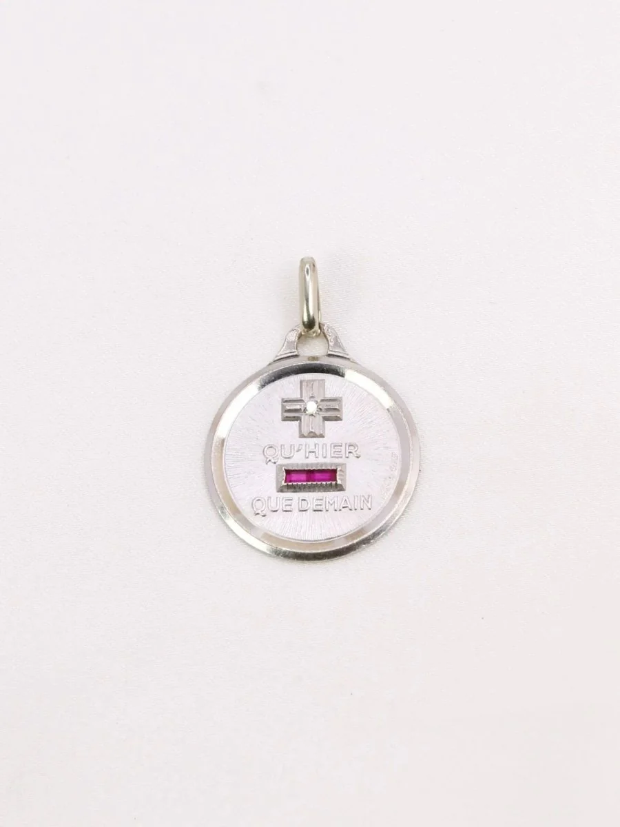 Médaille amour Augis ronde Plus qu'hier moins que demain or blanc diamant rubis