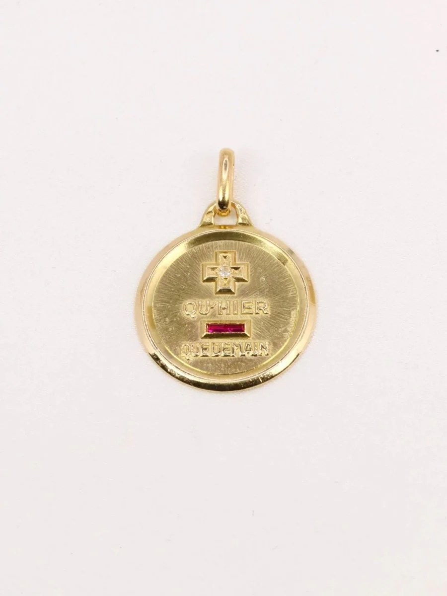 Médaille amour Augis ronde Plus qu'hier moins que demain or jaune diamant rubis