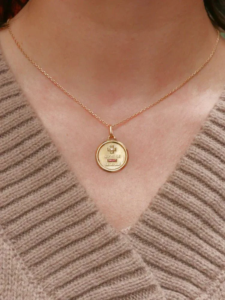 Médaille amour Augis ronde Plus qu'hier moins que demain or jaune diamant rubis - Image 2