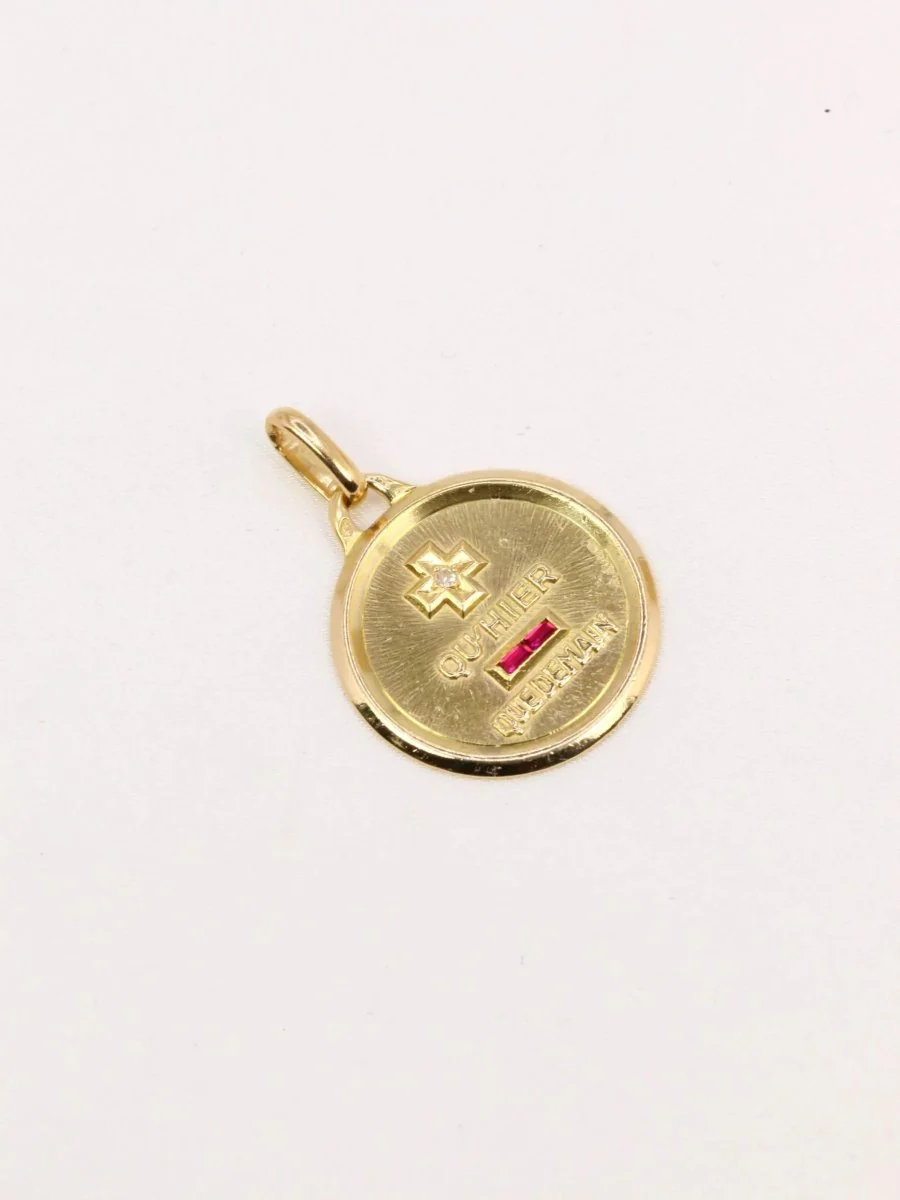 Médaille amour Augis ronde Plus qu'hier moins que demain or jaune diamant rubis - Image 3
