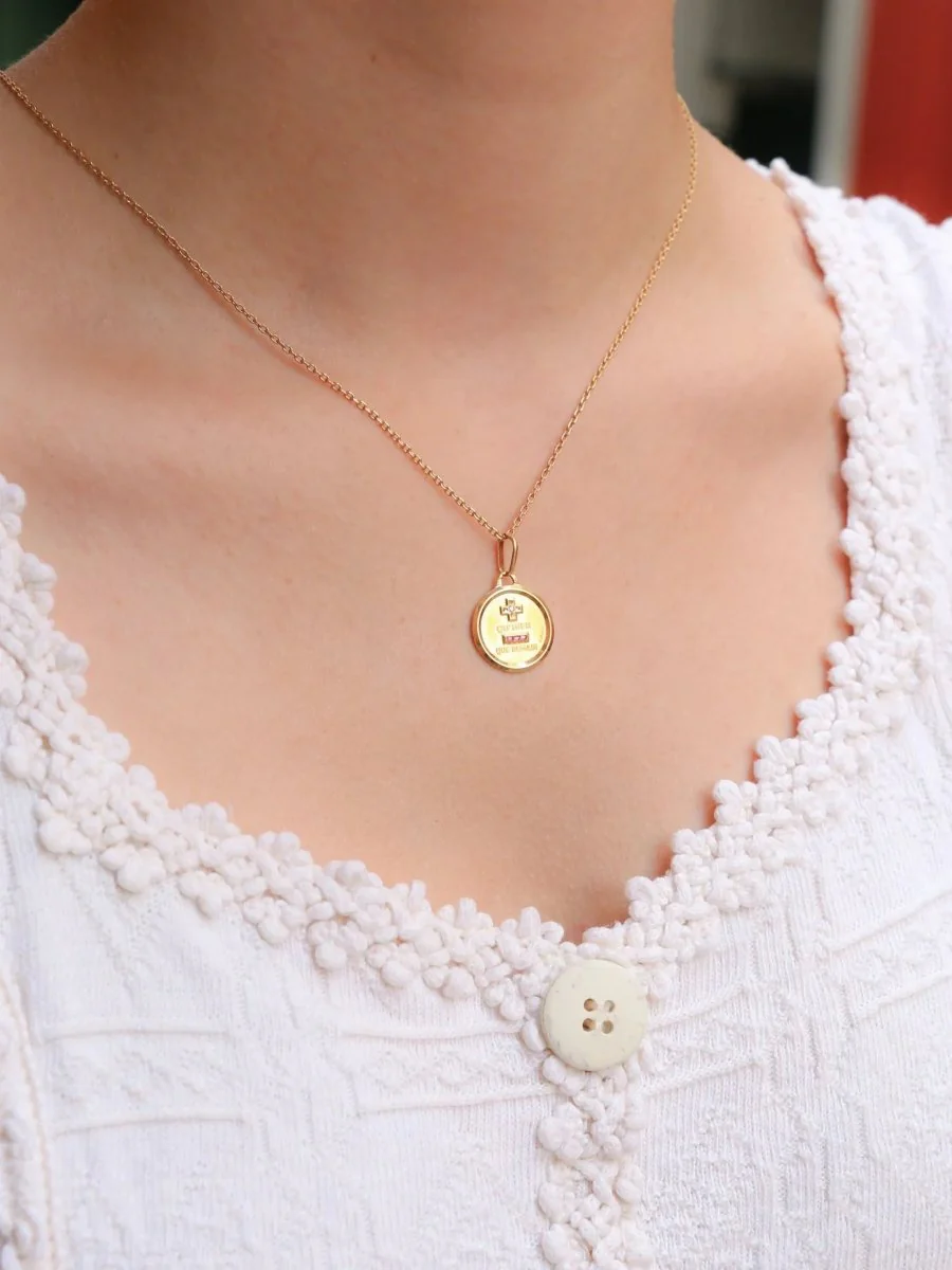 Médaille amour Augis ronde Plus qu'hier moins que demain or jaune diamant rubis - Image 5