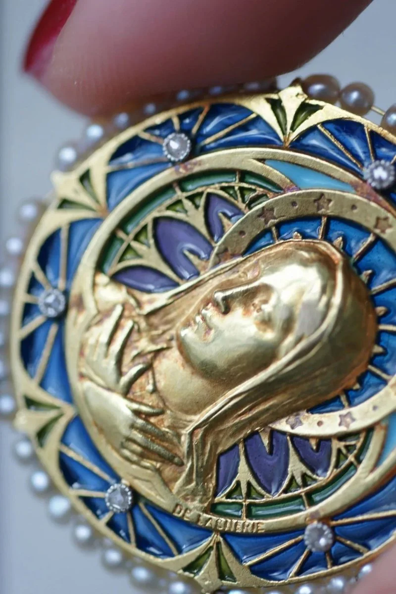 Médaille Vierge Marie émail plique à jour, perles et diamants - Image 10