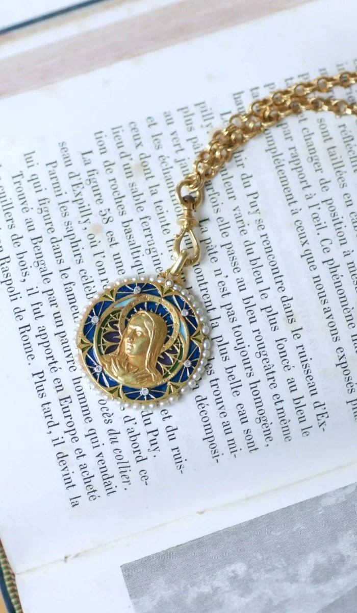 Médaille Vierge Marie émail plique à jour, perles et diamants - Image 9
