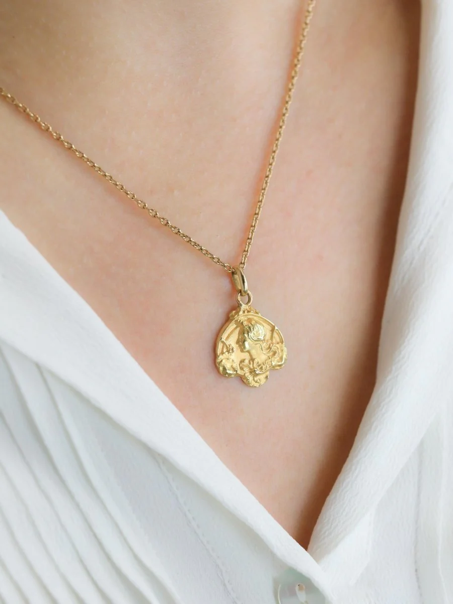 Médaille Art Nouveau femme de profil or jaune - Image 4