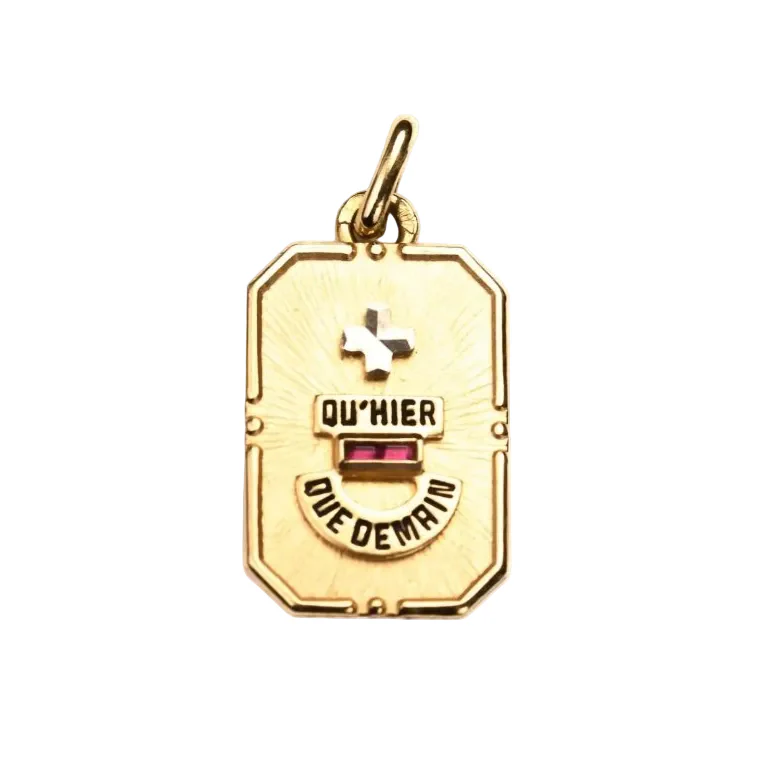Médaille AUGIS "+ plus qu'hier - que demain" en or jaune, émail et rubis