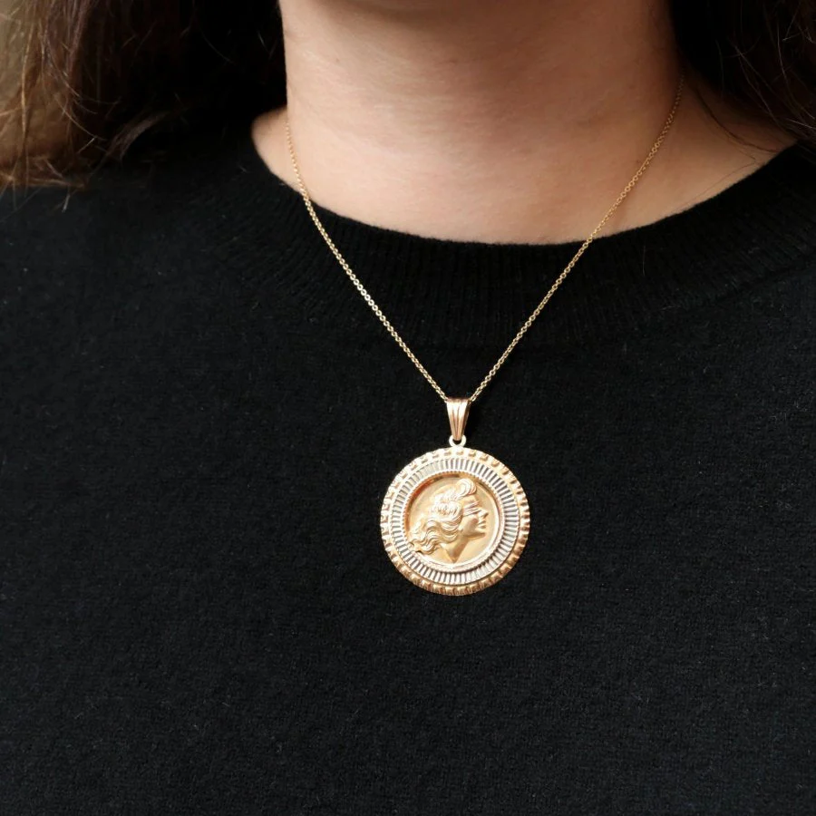 Médaille "Déesse Fortuna" en or jaune et or blanc - Image 2