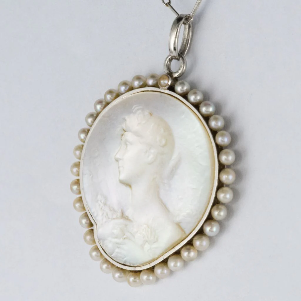 Collier Pendentif en platine, nacre et perles - Image 4
