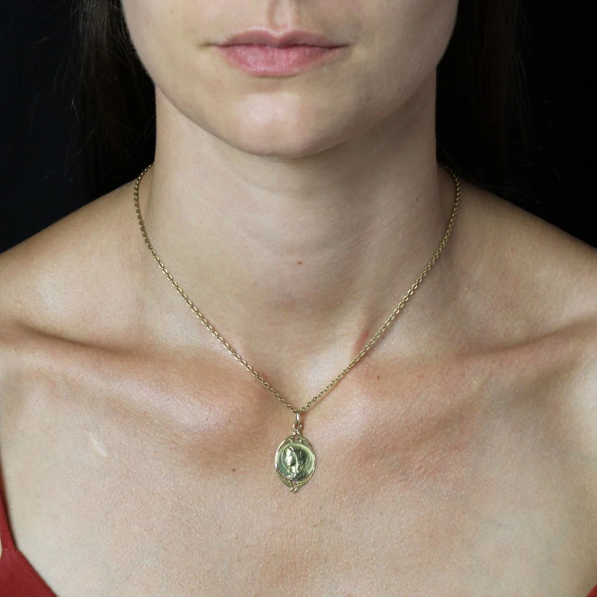 Médaille or jaune ajourée Vierge - Image 2