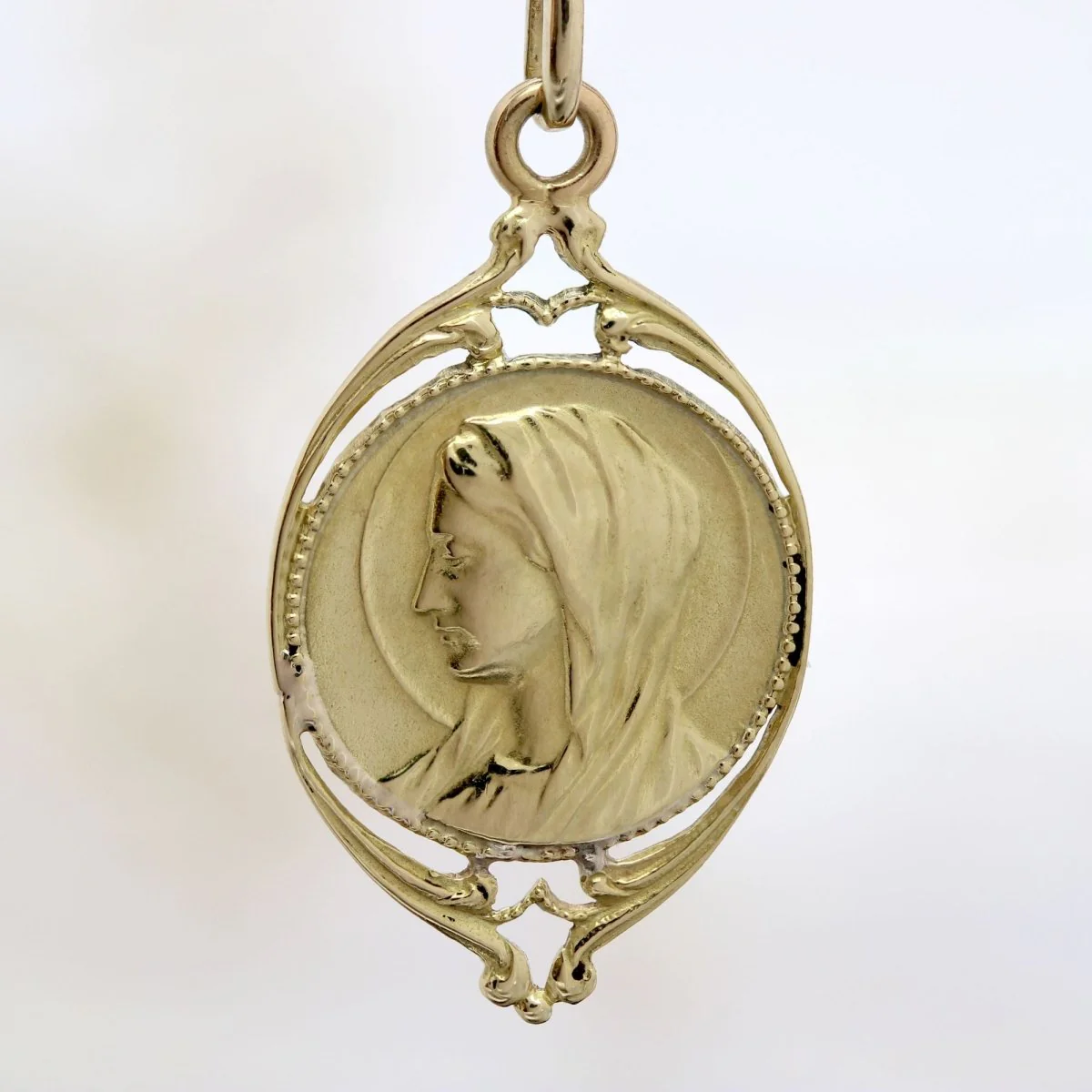 Médaille or jaune ajourée Vierge - Image 3