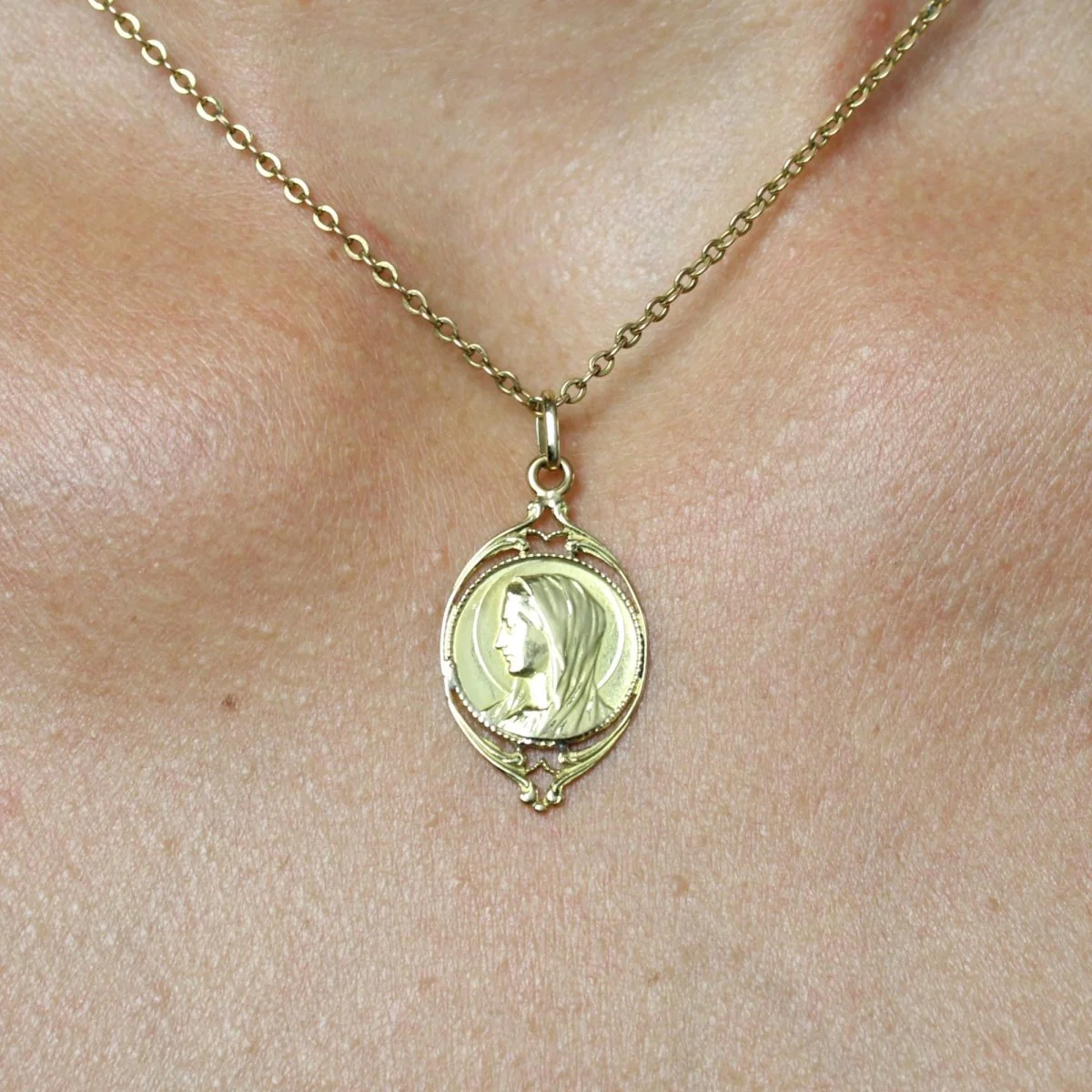 Médaille or jaune ajourée Vierge - Image 6