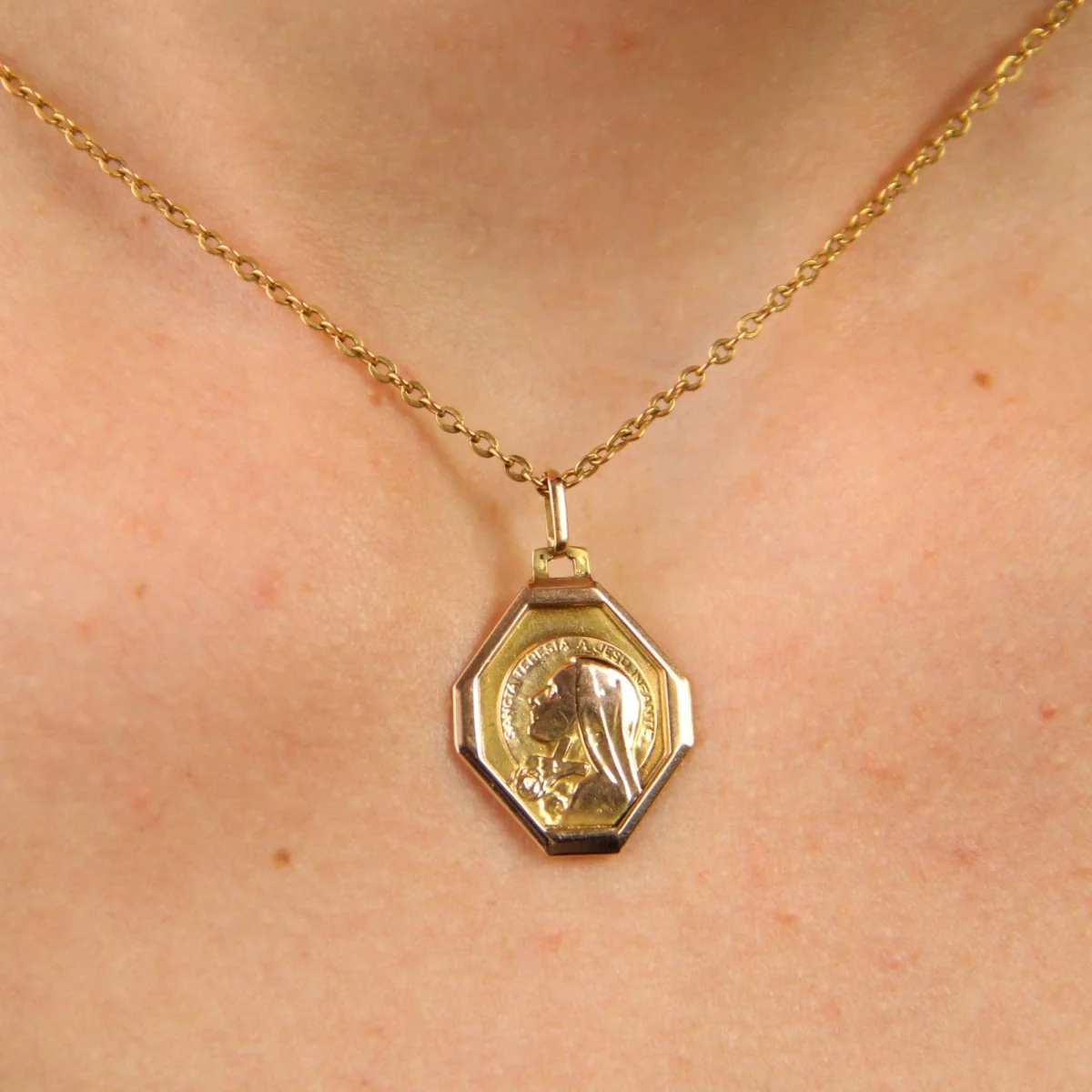 Médaille or rose Sainte Thérèse - Image 6