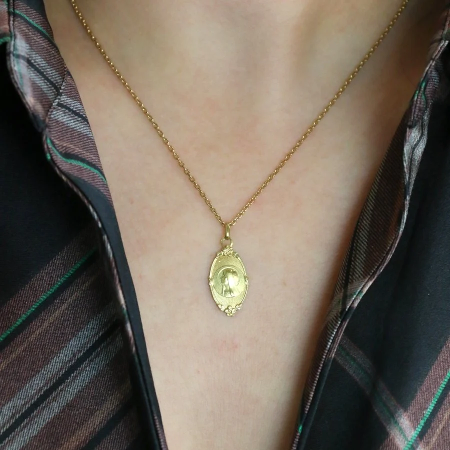 Médaille religieuse Art nouveau or jaune - Image 2