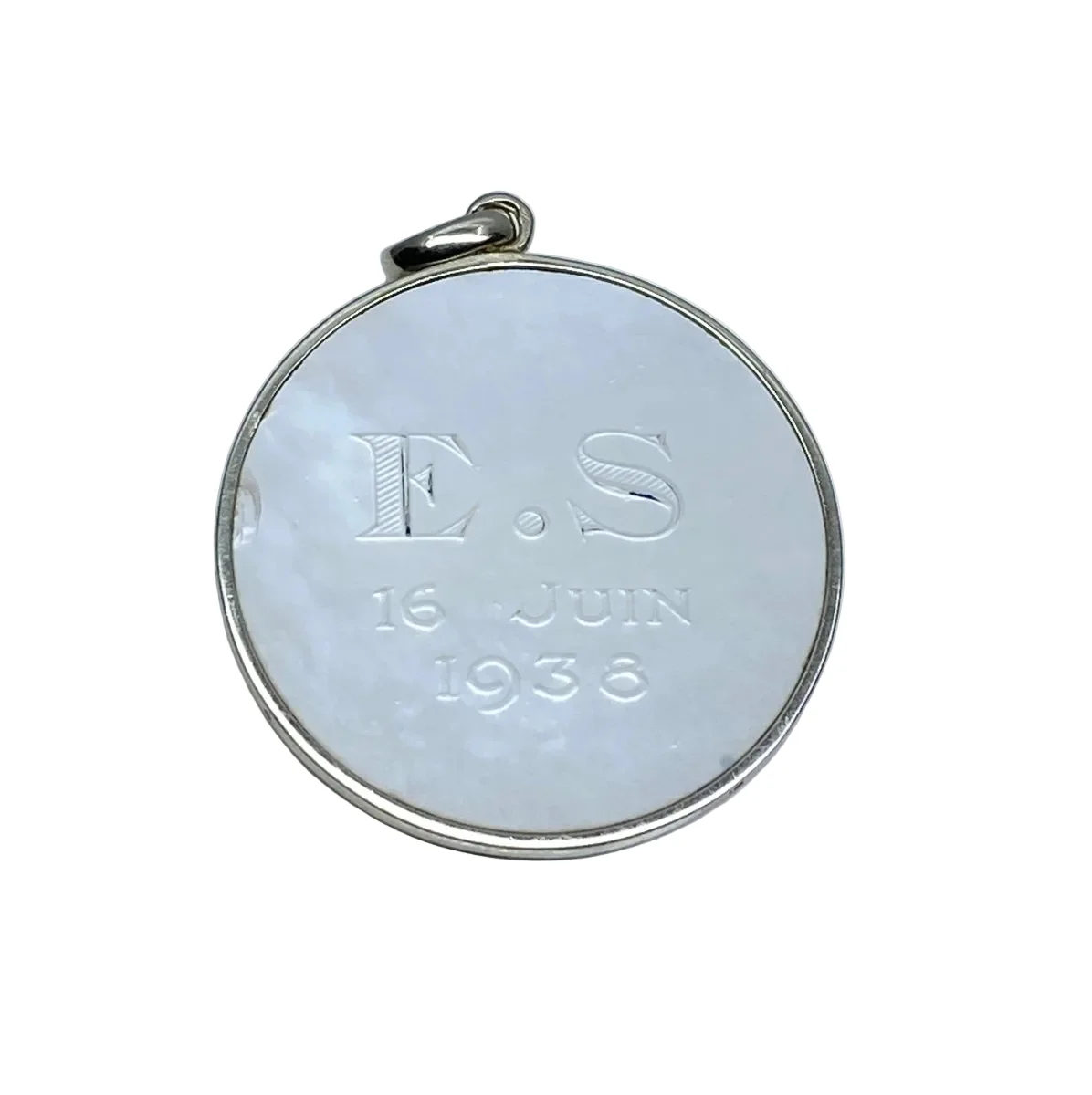 Médaille en or blanc et nacre - Image 3