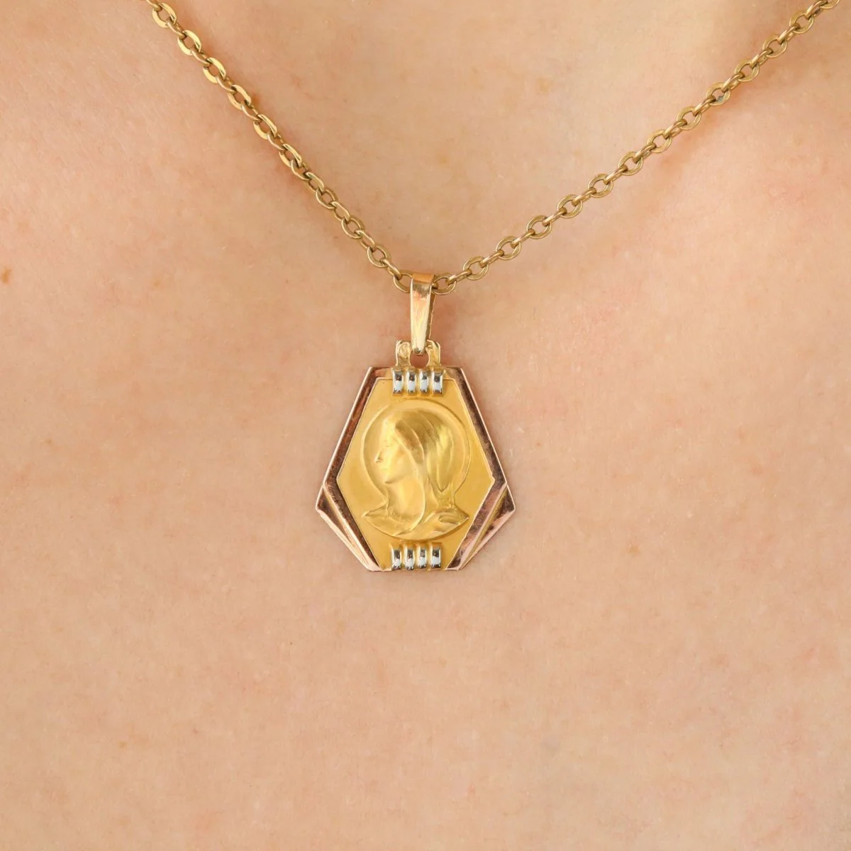 Pendentif Vierge tricolore en or jaune, or rose et or blanc - Image 6